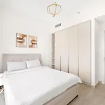 Vayk - Stunning 1 Bd With Breathtaking Views