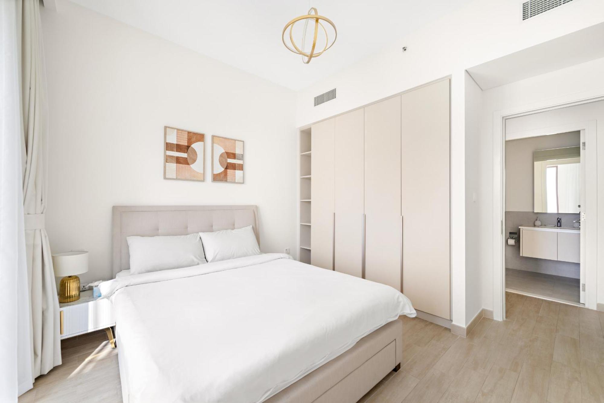 Vayk - Stunning 1 Bd With Breathtaking Views