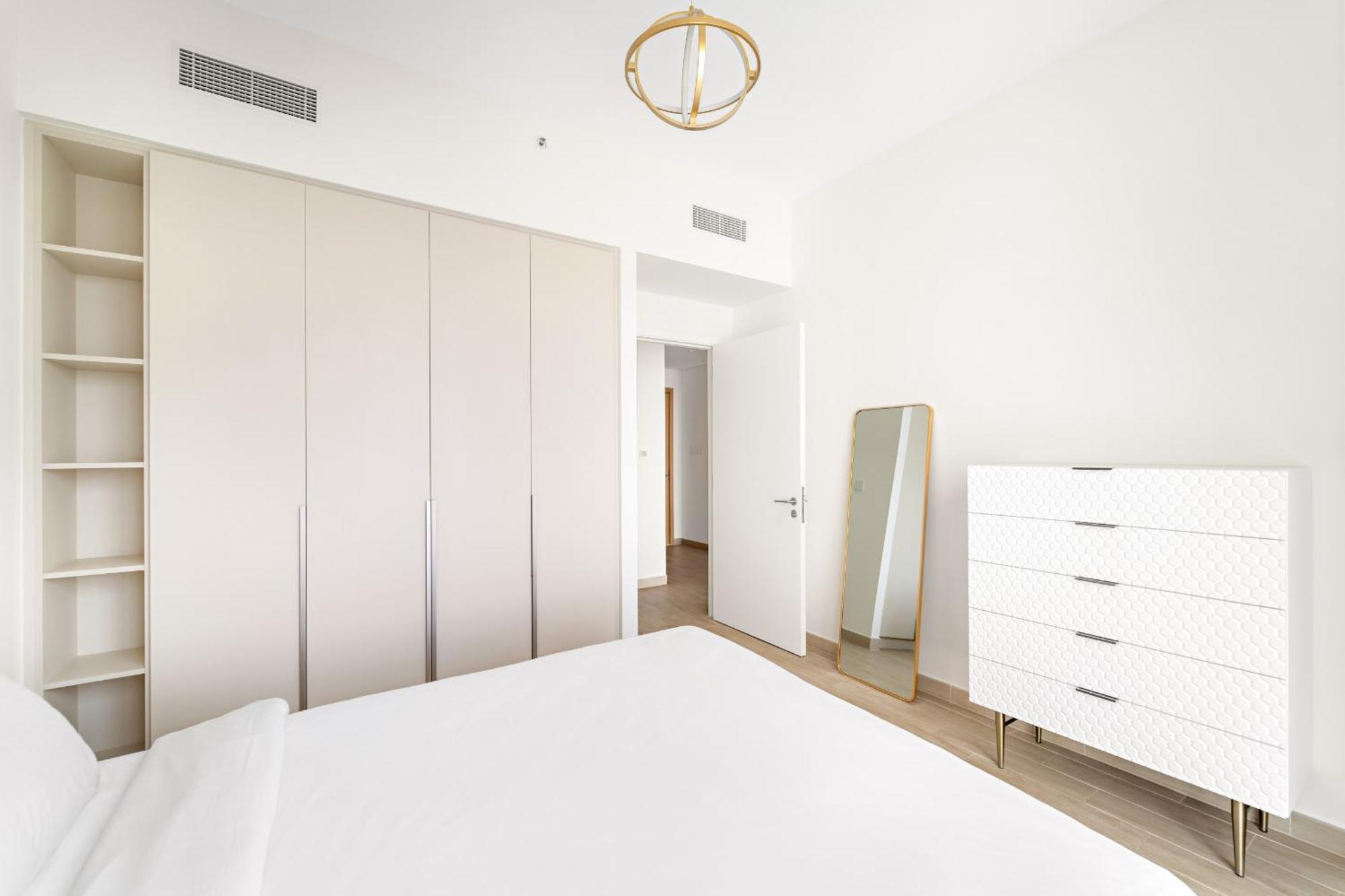 Vayk - Stunning 1 Bd With Breathtaking Views *