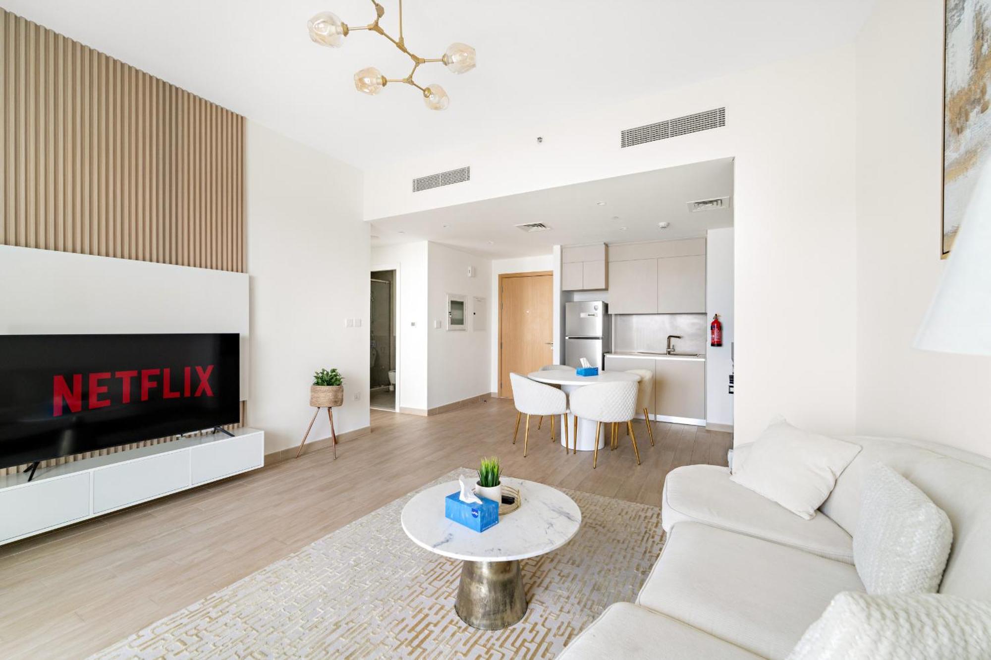 Vayk - Stunning 1 Bd With Breathtaking Views Apartment